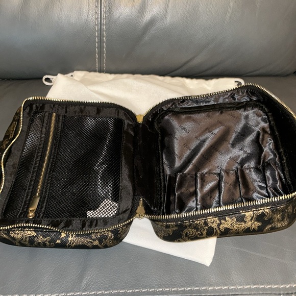 060 Versace Black and Gold Parfum Bag - Picture 4 of 4